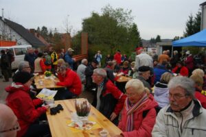 040-messdiener-von-alsweiler-bieten-heise-und-kalte-getranke-an 040-messdiener-von-alsweiler-bieten-heise-und-kalte-getranke-an