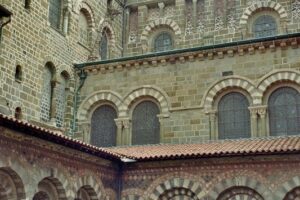 kreuzgang-und-kathedrale-notre-dame-hd kreuzgang-und-kathedrale-notre-dame-hd