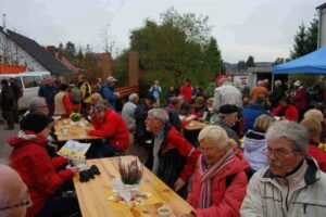 messdiener-von-alsweiler-bieten-getraenke-an messdiener-von-alsweiler-bieten-getraenke-an